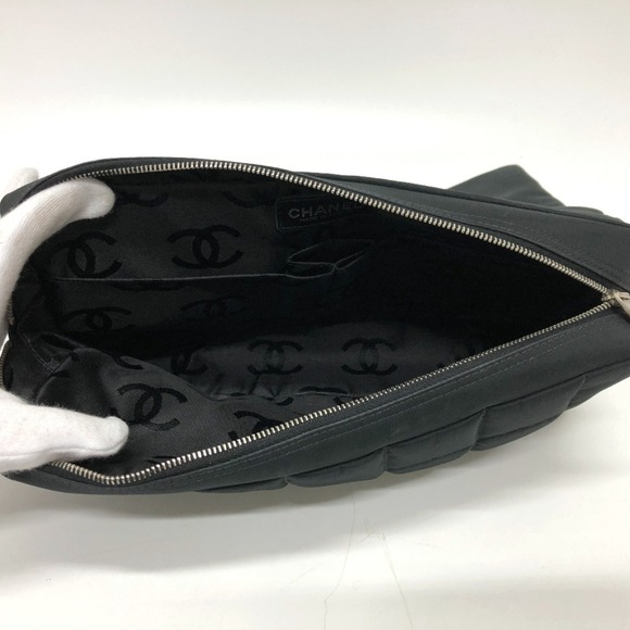 CHANEL Black Shoulder Bag - Picture 11 of 15